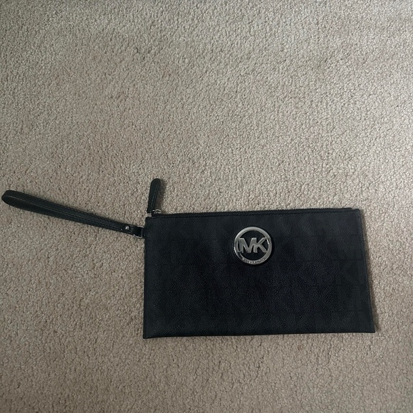 Michael Kors Leather Logo Wristlet - Picture 2 of 8